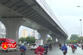 Vì sao tuyến đường Trường Chinh sau khi mở rộng, ngày càng tắc?