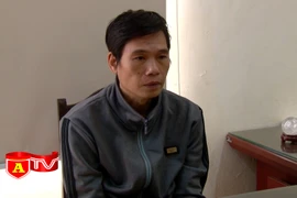 Quần chúng nhân dân bắt giữ đối tượng cướp giật điện thoại của hai cô gái 