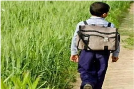 Bé trai 11 tuổi bị chồng của cô giáo cưỡng bức