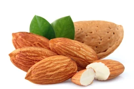 Khắc phục tình trạng mắt cá chân khô thô ráp