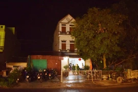 Mâu thuẫn tình cảm, người đàn ông sát hại vợ rồi tự thương