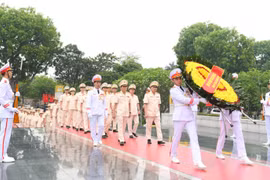 Đảng ủy Công an Trung ương, lãnh đạo Bộ Công an vào Lăng viếng Chủ tịch Hồ Chí Minh