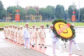 Đảng ủy Công an Trung ương vào Lăng viếng Chủ tịch Hồ Chí Minh và dâng hương tưởng niệm các Anh hùng Liệt sỹ