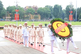 Đảng ủy Công an Trung ương vào Lăng viếng Chủ tịch Hồ Chí Minh và dâng hương tưởng niệm các Anh hùng Liệt sỹ