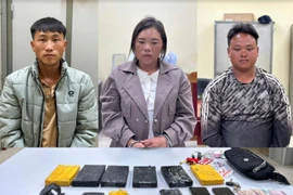 Bắt 3 kẻ ‘cõng thuê’ 6 bánh heroin qua biên giới