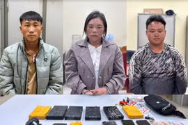 Bắt 3 kẻ ‘cõng thuê’ 6 bánh heroin qua biên giới
