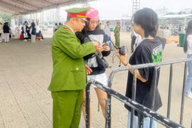 Vận động 9 vạn khán giả chương trình ‘Anh trai say hi’ cài đặt iHanoi