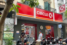 Tên cướp gây án ở cửa hàng tiện ích manh động như thế nào?