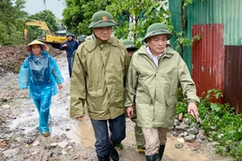 Sơ tán hàng trăm hộ dân ra khỏi vùng ngập nước