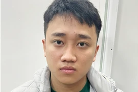 Đi mua mặt dây chuyền cho bạn gái, cướp thêm 5 chỉ trong hiệu vàng