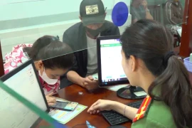 Cẩn trọng nguy cơ lộ thông tin cá nhân khi ‘thuê người’ làm dịch vụ công