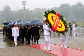 Lãnh đạo Đảng, Nhà nước, Quốc hội, Chính phủ vào Lăng viếng Chủ tịch Hồ Chí Minh