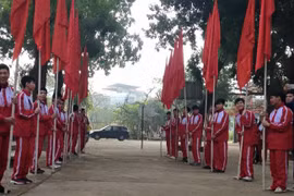 THPT Phùng Khắc Khoan tổ chức lễ ra quân .