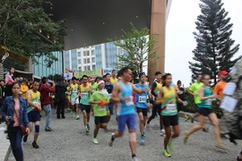 Giải chạy đặc biệt quy tụ hàng trăm người nước ngoài tham gia tại Hà Nội