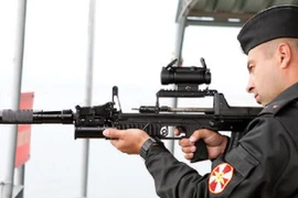 Nga trang bị cho đặc nhiệm người nhái súng trường tấn công ADS