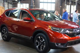 Honda CR-V 2017 ra mắt: Rộng rãi và mạnh mẽ hơn
