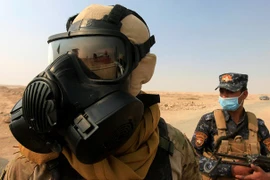 IS đốt nhà máy hóa học, gần 1000 người nhập viện