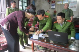 Xúc động vì được Công an đến tận nhà dân làm CMND