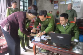 Xúc động vì được Công an đến tận nhà dân làm CMND