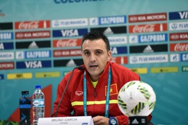 HLV Bruno: "Hãy bật tivi và cổ vũ chúng tôi tại World Cup futsal"