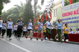 Giải chạy Báo Hànộimới: 200 VĐV chạy chung kết quận Hoàn Kiếm