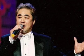 “Vết chân tròn trên cát”