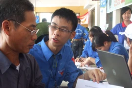 Áo xanh thắp lửa mùa thi