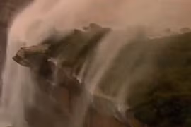 Độc đáo thác nước chảy ngược ở Australia