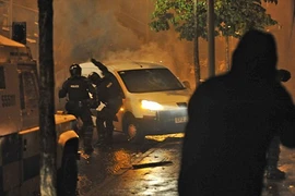 Hàng chục cảnh sát bị thương trong "Ngày diễu hành"