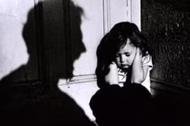 Hồng Kông phạt tù kẻ cưỡng hiếp con gái ruột hơn 100 lần 