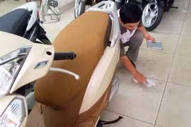 “Sốt” giá xe Lead, khách hàng chịu thiệt