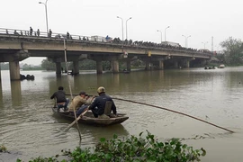 Hà Tĩnh: Trên đường đi học, nam sinh lớp 11 nhảy cầu tự vẫn