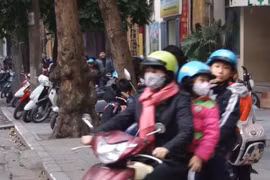 Tăng cường thực hiện quy định đội mũ bảo hiểm đối với trẻ em