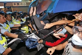 Hồng Kông: Người biểu tình “tấn công” cảnh sát, tái chiếm Mong Kok 