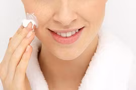 Bôi tinh trùng lên mặt vì tưởng nhầm là…kem dưỡng da