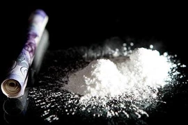 Mẹ bị bắt vì để con gái mang cocaine đến lớp