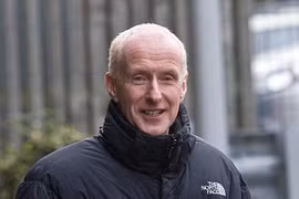 Sốc với cảnh giáo viên khỏa thân chạy trước mặt học sinh