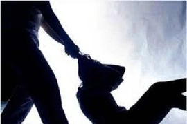 Bắt giam gã đàn ông rạch cổ vợ và mẹ vợ