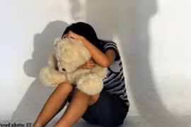 Mò tới nhà vợ cũ để lạm dụng tình dục con gái