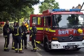 “Cậu nhỏ” bị mắc kẹt trong lò nướng bánh 