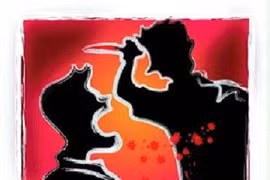 Nhập viện vì bị bạn tình đồng tính cắt “của quý”