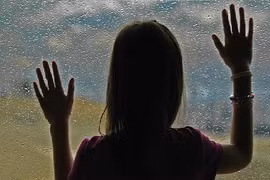 Lôi tình cũ vào xe hơi thiêu sống vì đòi chia tay