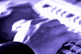 Tung ảnh nóng của “người tình trong mộng” lên mạng để trả thù