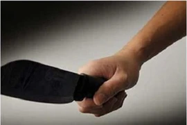 Mưu sát chồng ngay tại phòng xử ly hôn