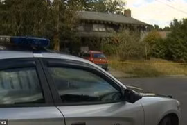 Bố tiêm heroin vào người con trai để hoãn li hôn 