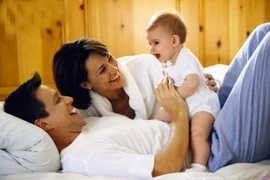 Nói chuyện với trẻ nhiều hơn để tăng vốn từ của trẻ