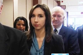 Cô giáo quan hệ đồng tính với nữ sinh 17 tuổi