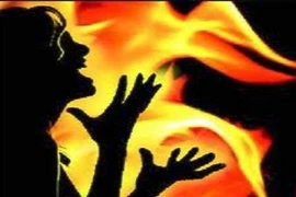 Bị “yêu râu xanh” thiêu sống vì dọa báo cảnh sát