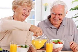 Lối sống không lành mạnh khiến người già dễ bị tàn phế