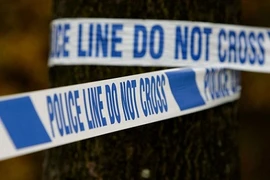 Khỏa thân, tự tay cắt phăng “của quý” giữa đường